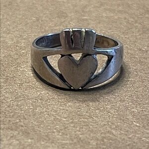 Vintage Cladaugh 925 Sterling Silver Ring. Size 5.75 or 6